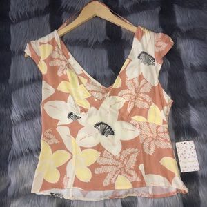 NWT-Free People v-neck crop top